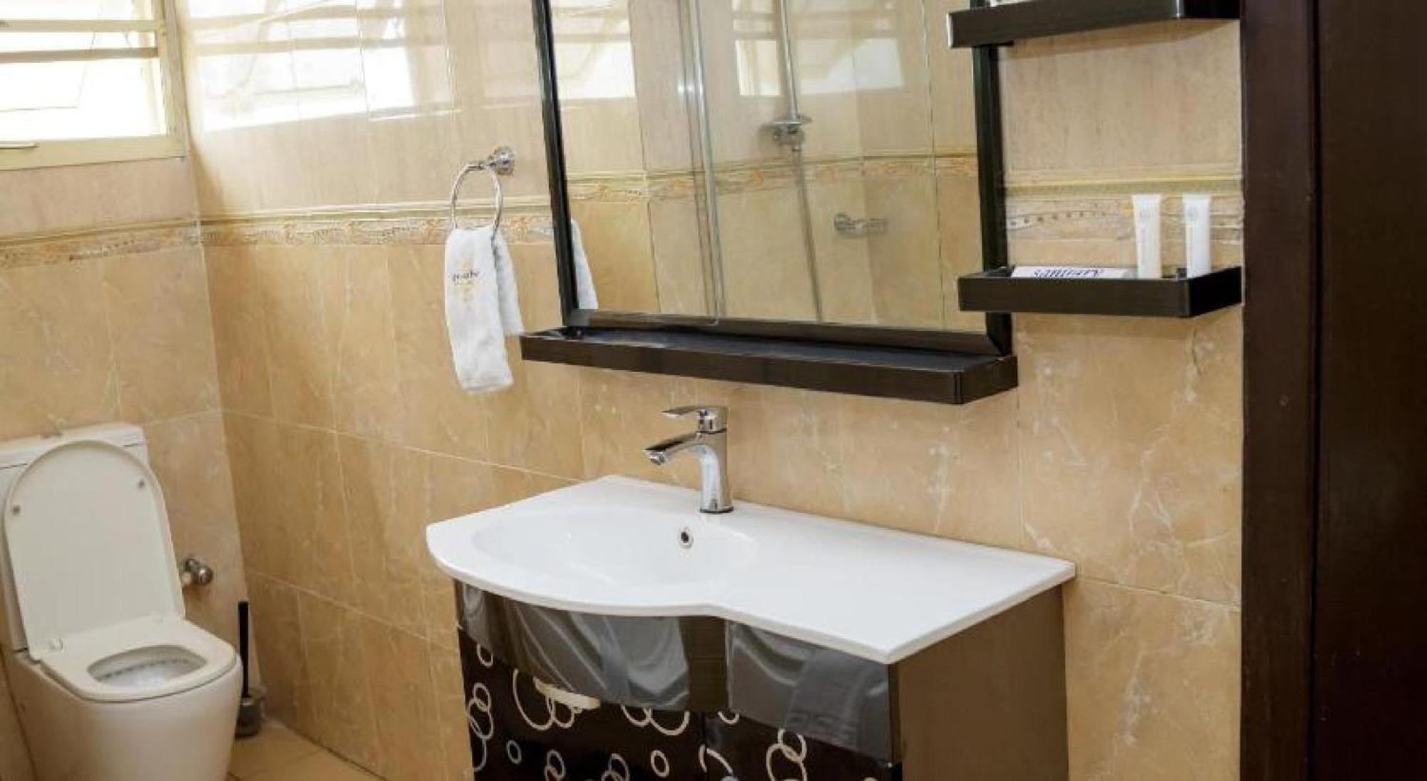 Room In Lodge - Apartment Royale Hotel-3 Bd Apartment Ikeja Eksteriør bilde